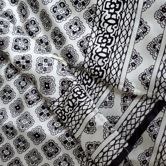 Talbots Sleeveless Shell w/Side Zipper - Picture 3 of 3